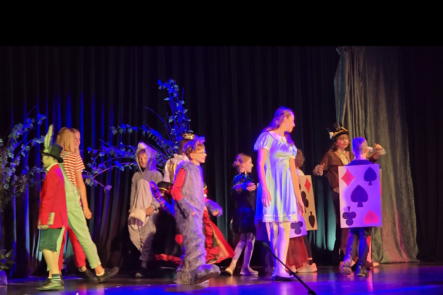 2025_Alice.im.Wunderland 10.jpg